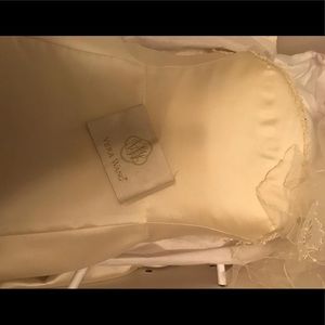 Vera Wang Wedding Dress ( Ivory)